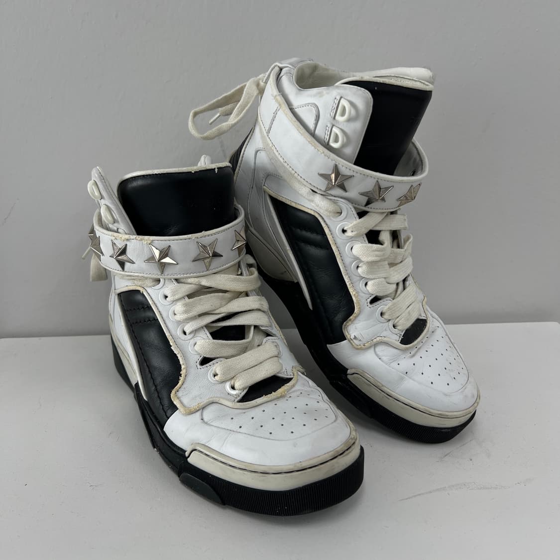 지방시 타이슨 스타 스터드 하이탑 스니커즈 40 상품이미지1