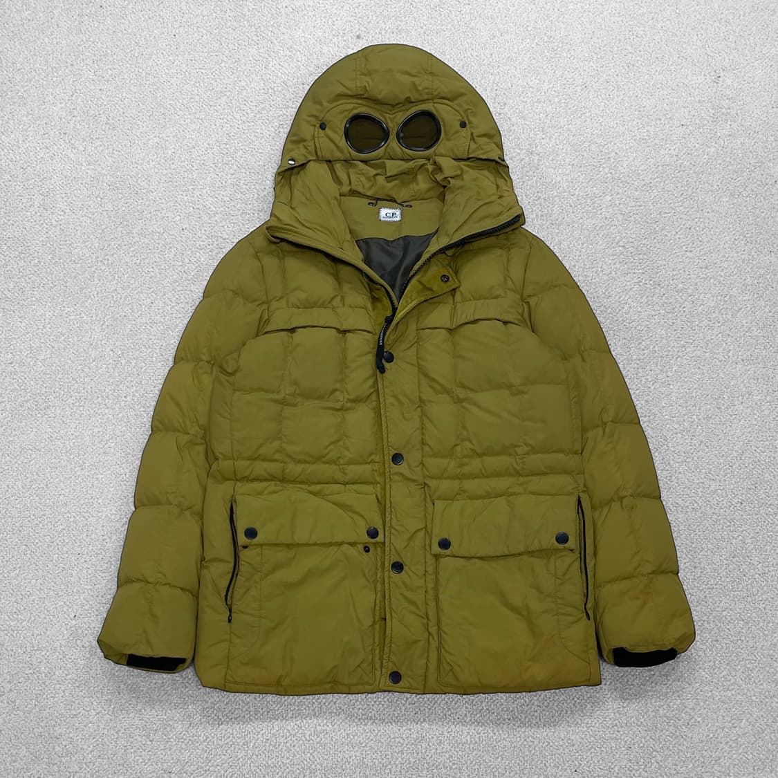 C.P컴퍼니 가먼트다이드 고글 후드 패디드 자켓 올리브그린 상품이미지2