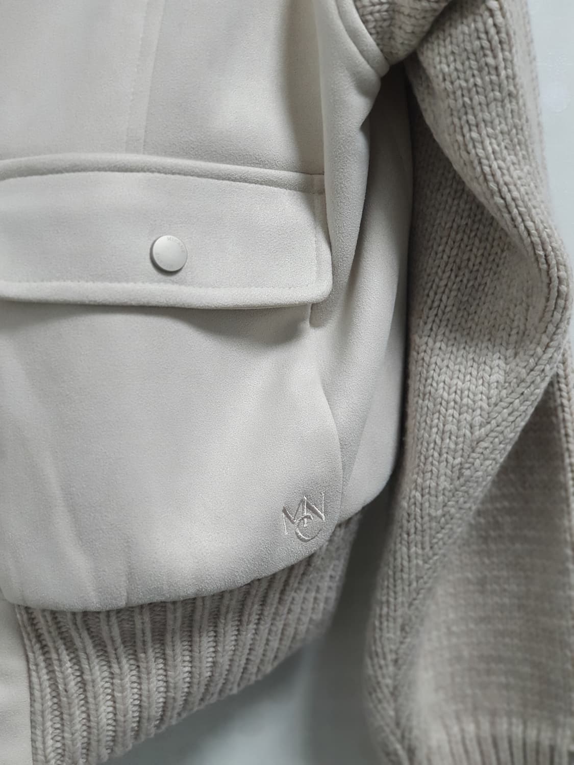 (새상품) 미케네 울 혼방 니트 배색 점퍼 상품이미지3