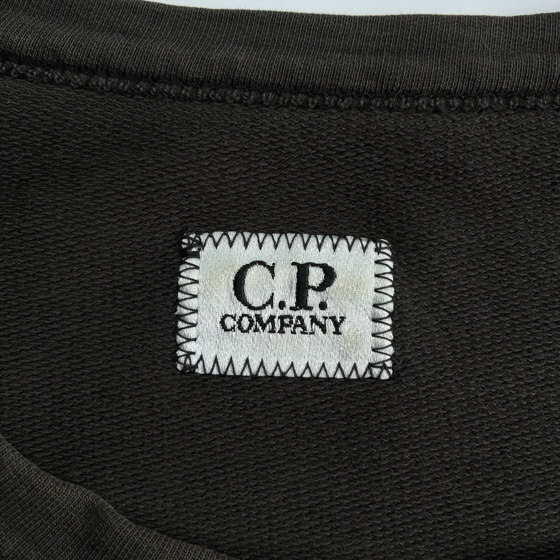 C.P company  씨피하우스 렌즈 차콜 맨투맨 상품이미지4