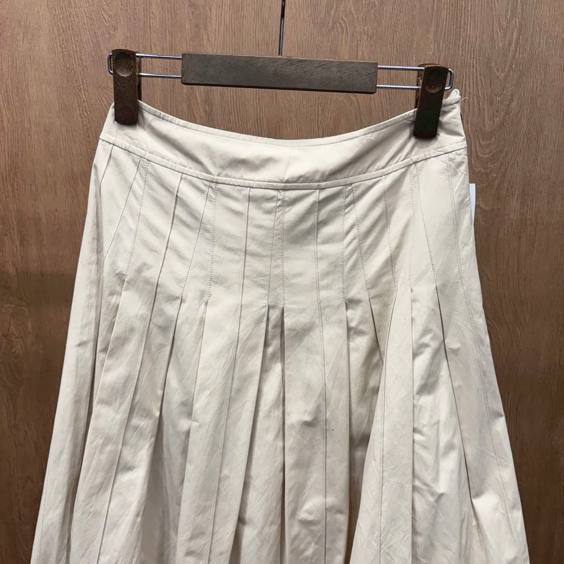 꾸레쥬 롱 스커트 와이드 박스 플리츠 디테일 플레어핏 아이보리 상품이미지4