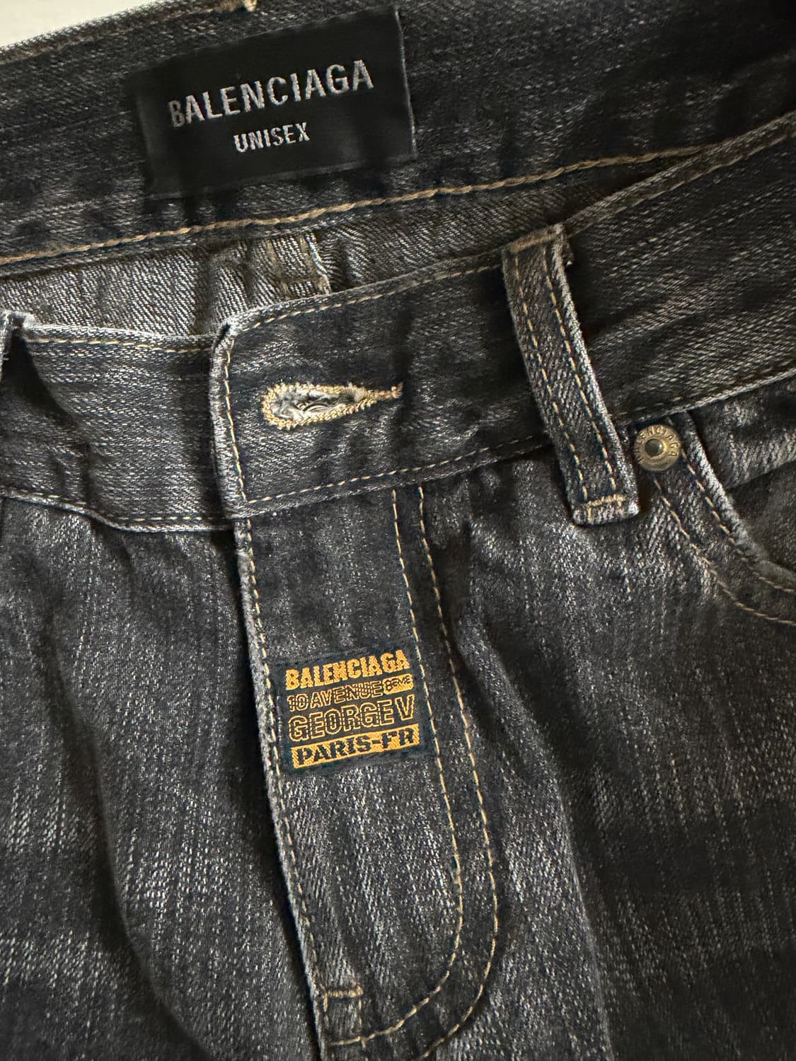 발렌시아가 디스트레스드 로우라이즈 와이드 진 상품이미지3