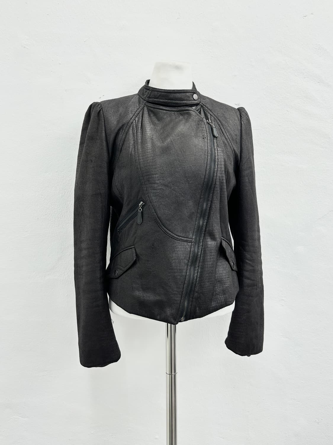 Asymmetric croco pattern dark brown jack 상품이미지2