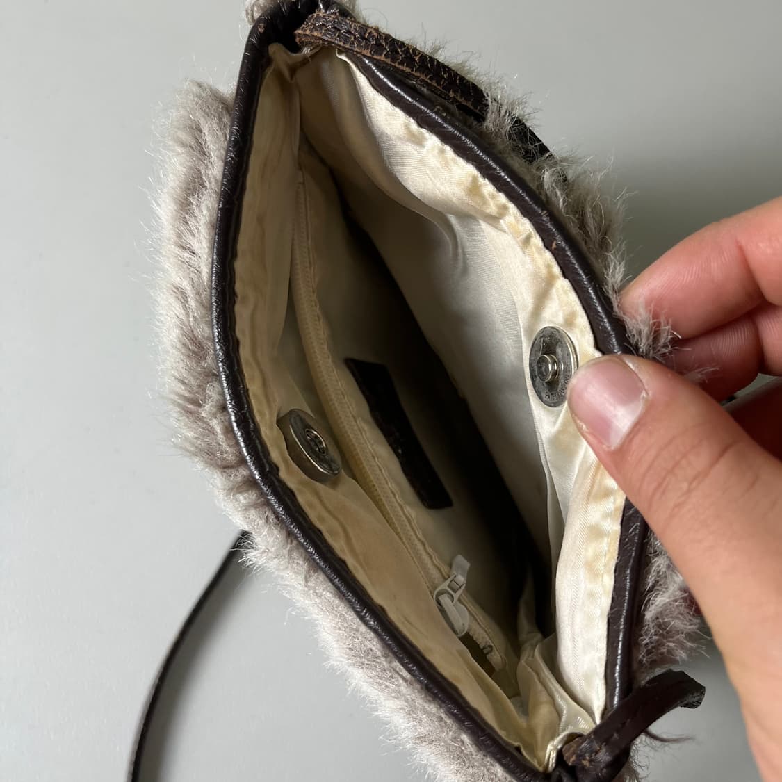 [Courreges] 꾸레쥬 퍼 크로스백 상품이미지3