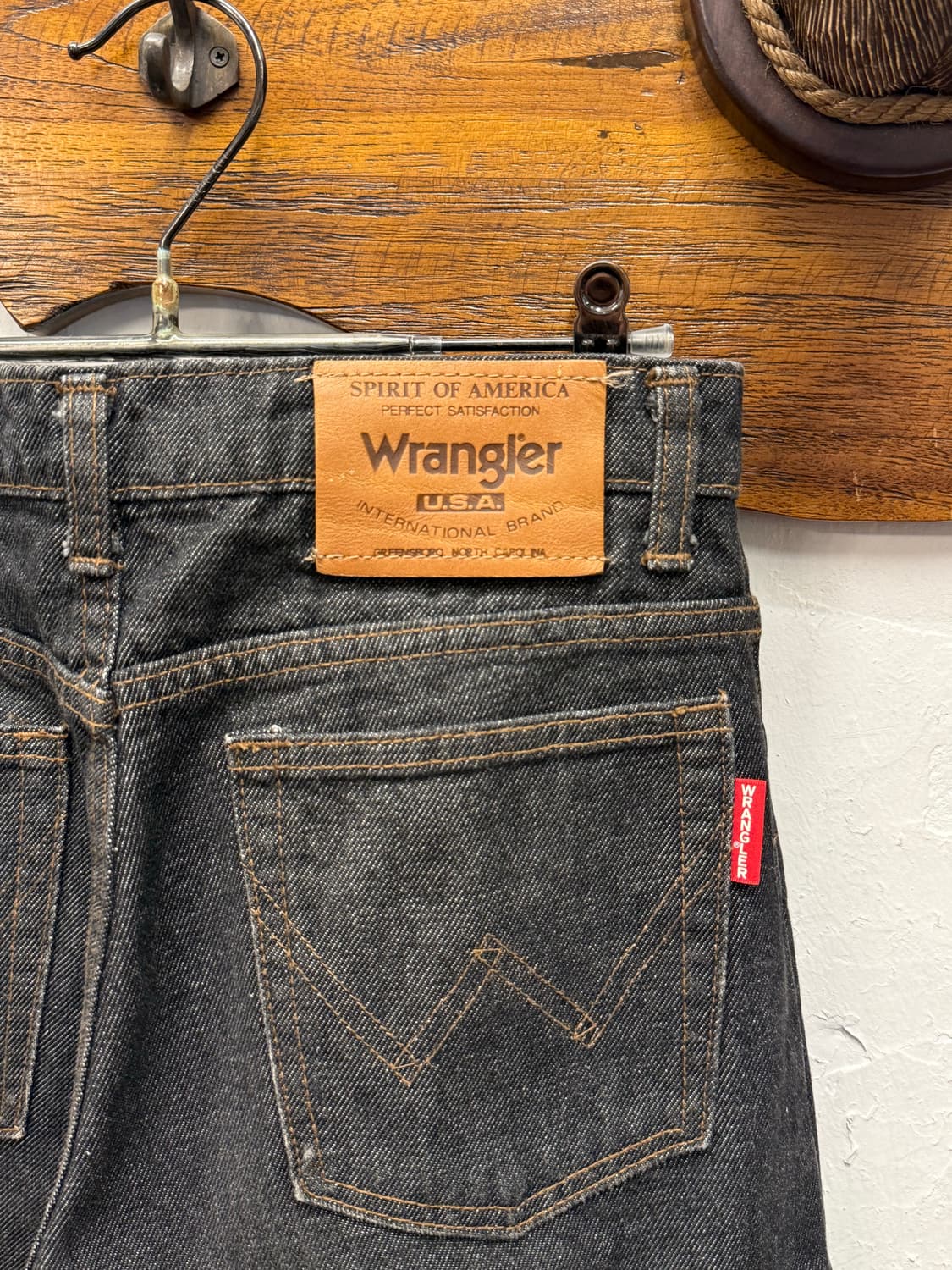 Wrangler Tapered Black Denim Pants 상품이미지3