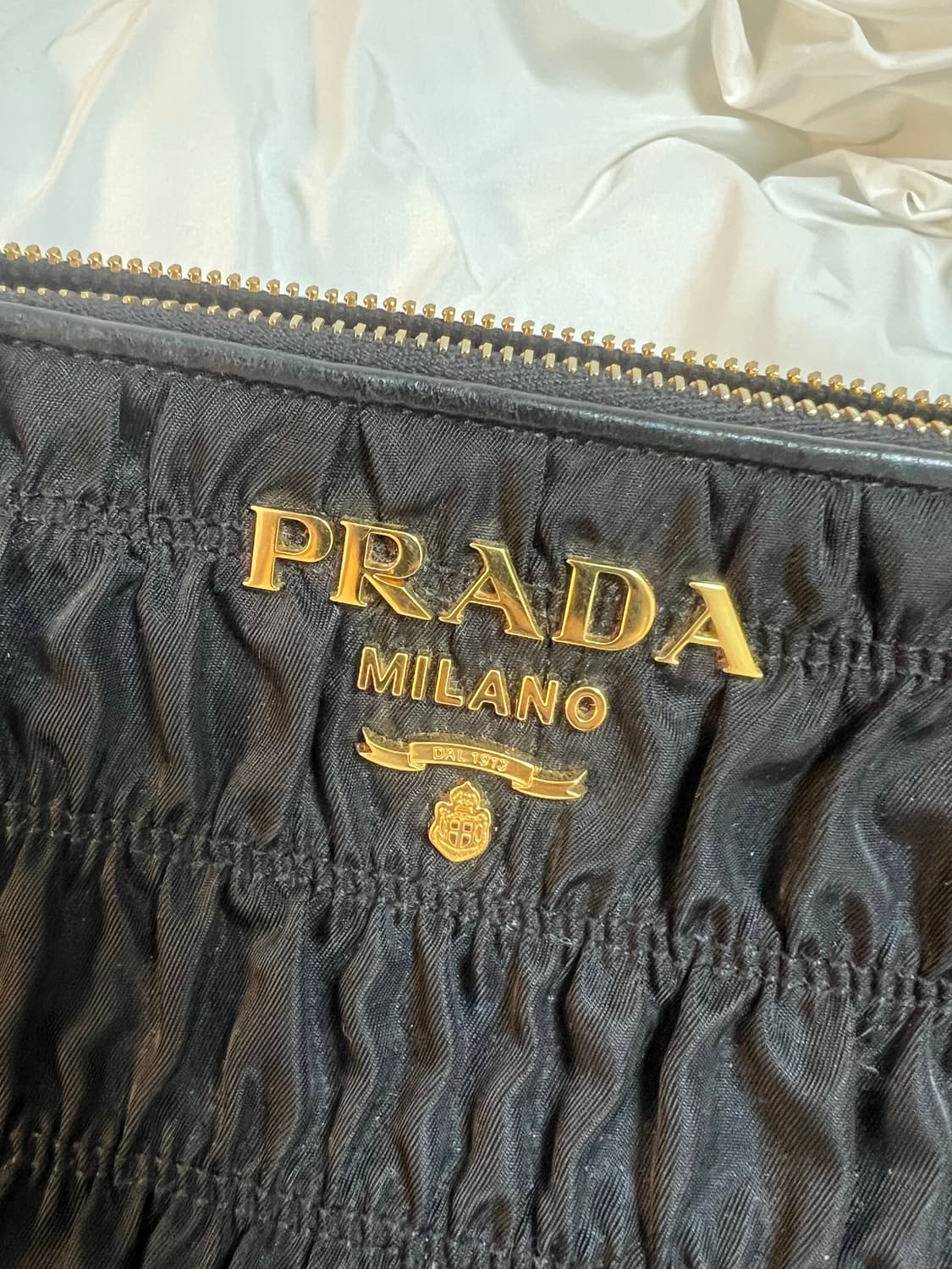 [정품] 프라다 나일론 체인 크로스백 상품이미지1