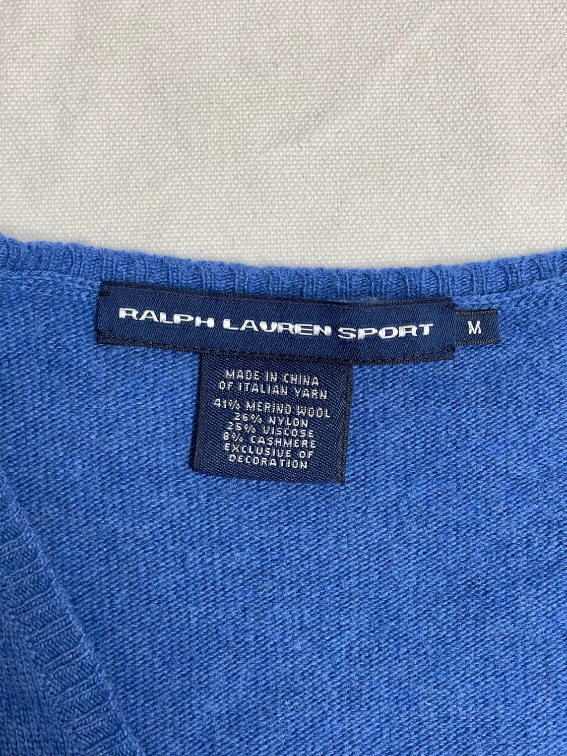 폴로 브이넥 니트  상품이미지3