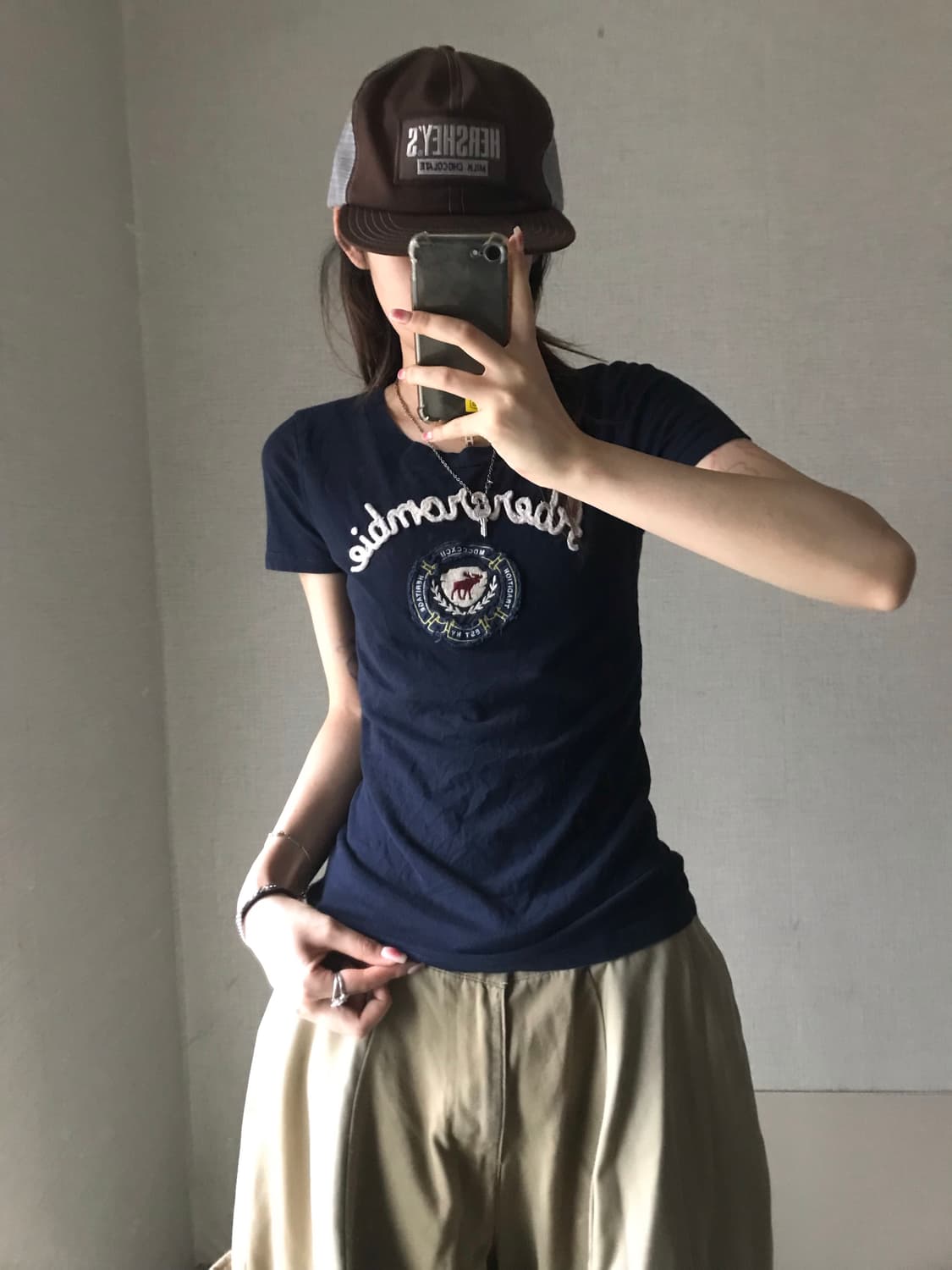 아베크롬비 네이비 슬림핏 반팔티셔츠 상품이미지3