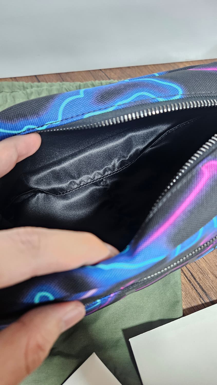 발렌티노 네온 VLTN 파우치백 가방 클러치백 상품이미지6