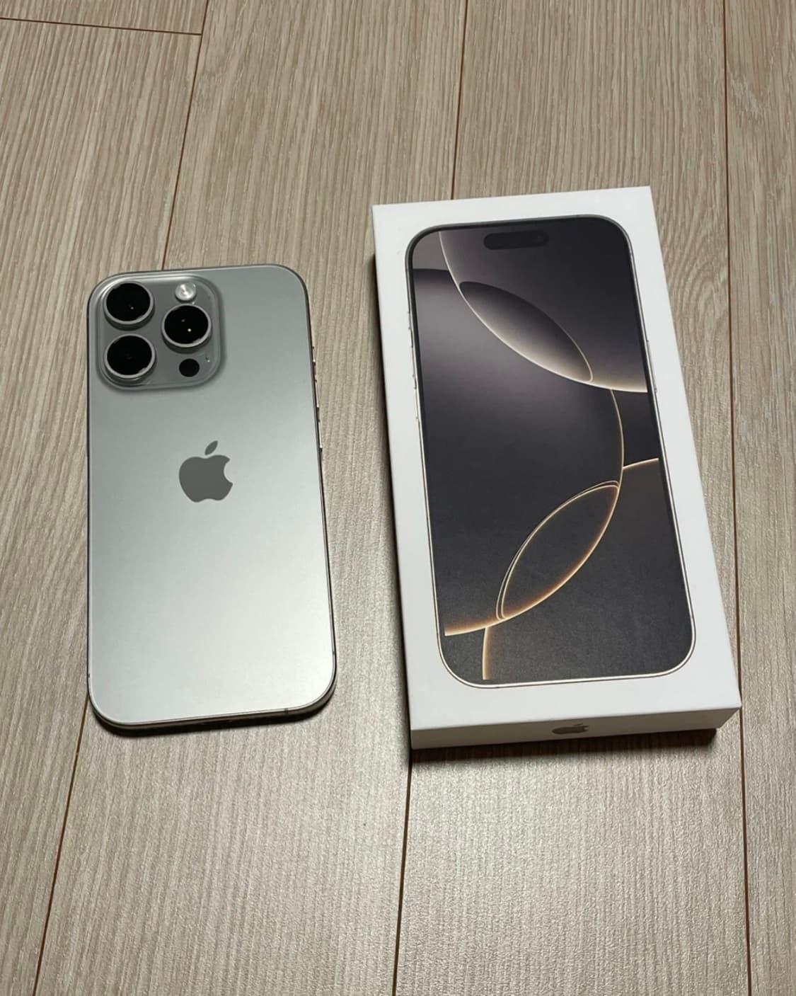 아이폰16 프로 256 내추럴티타늄 배터리100% s급 상품이미지1