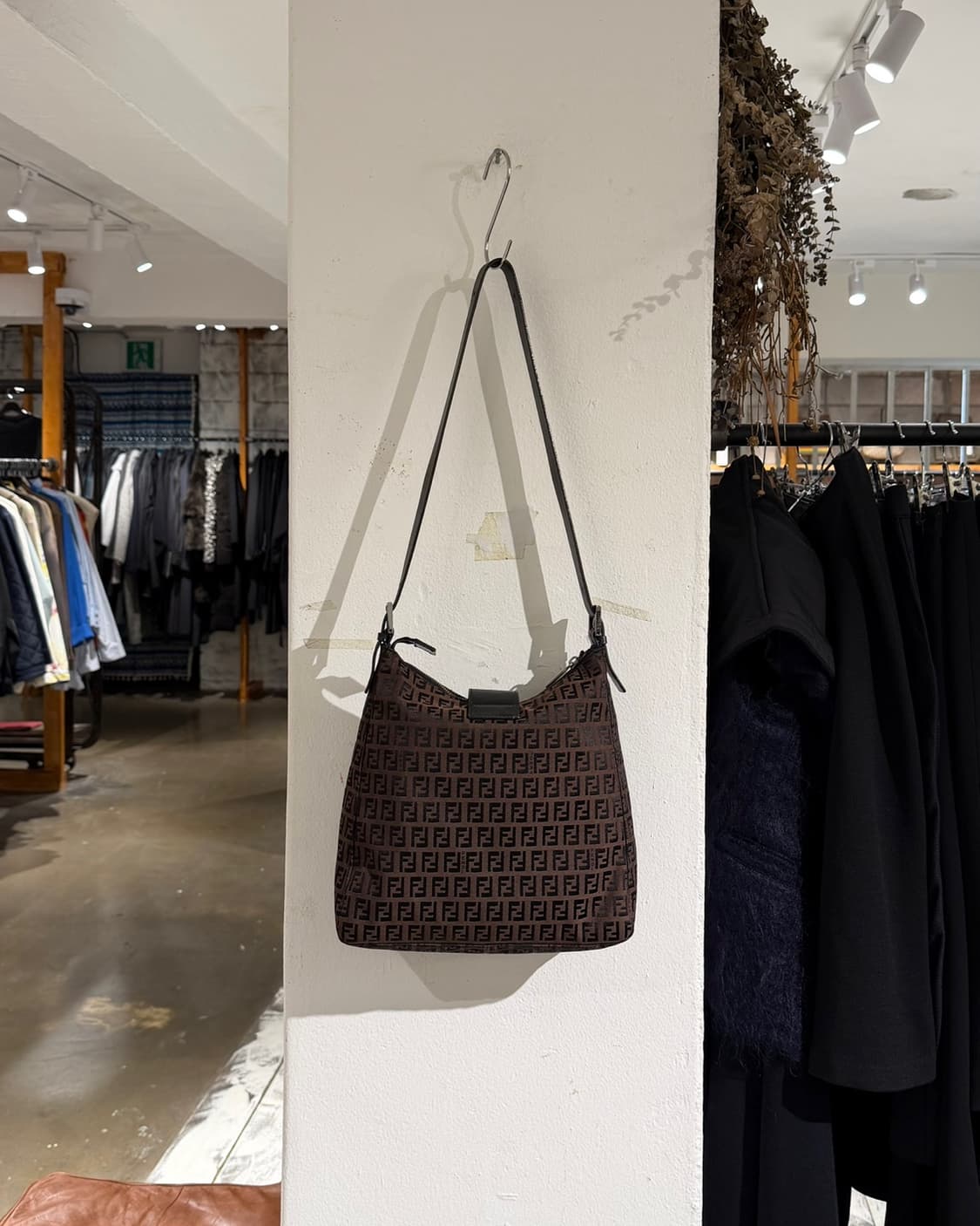 펜디 브라운 주키노 캔버스 숄더백 상품이미지4