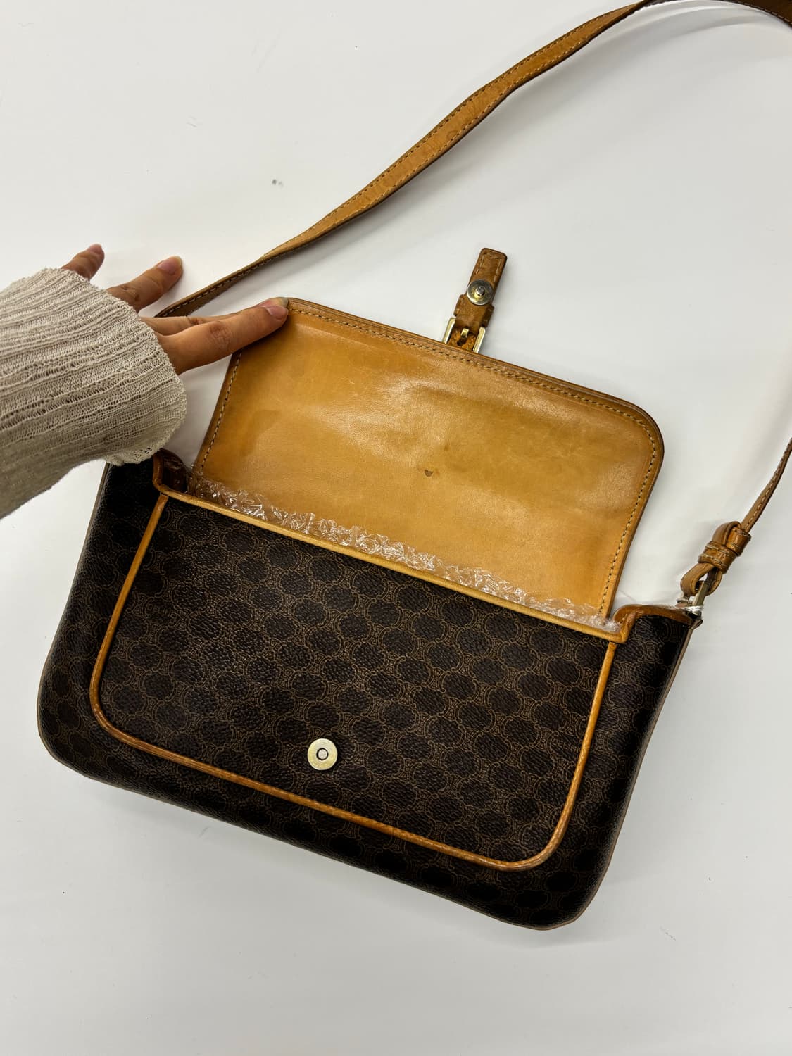 Celine 셀린느 마카담 가죽 버클 숄더백 상품이미지8