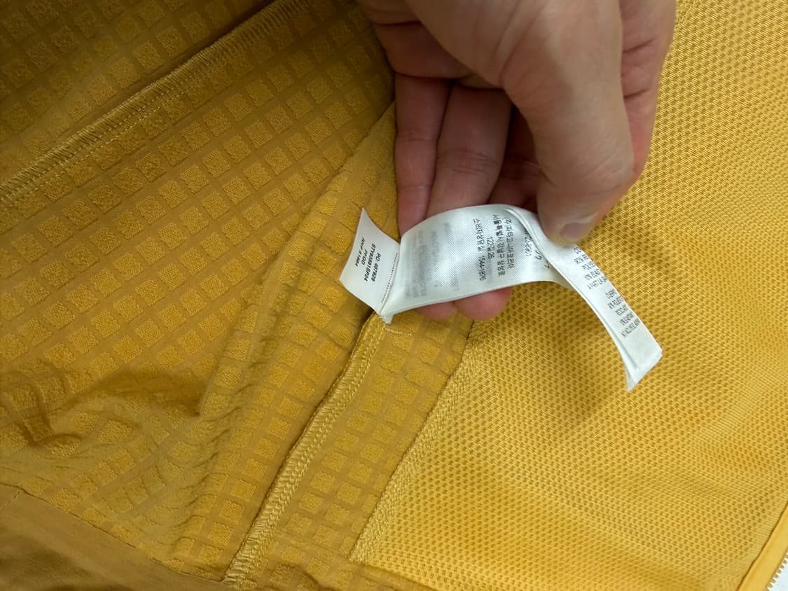 파타고니아 r1 M 사이즈  상태 9.9/10 밝은상품인데도 불구하고 오 상품이미지3