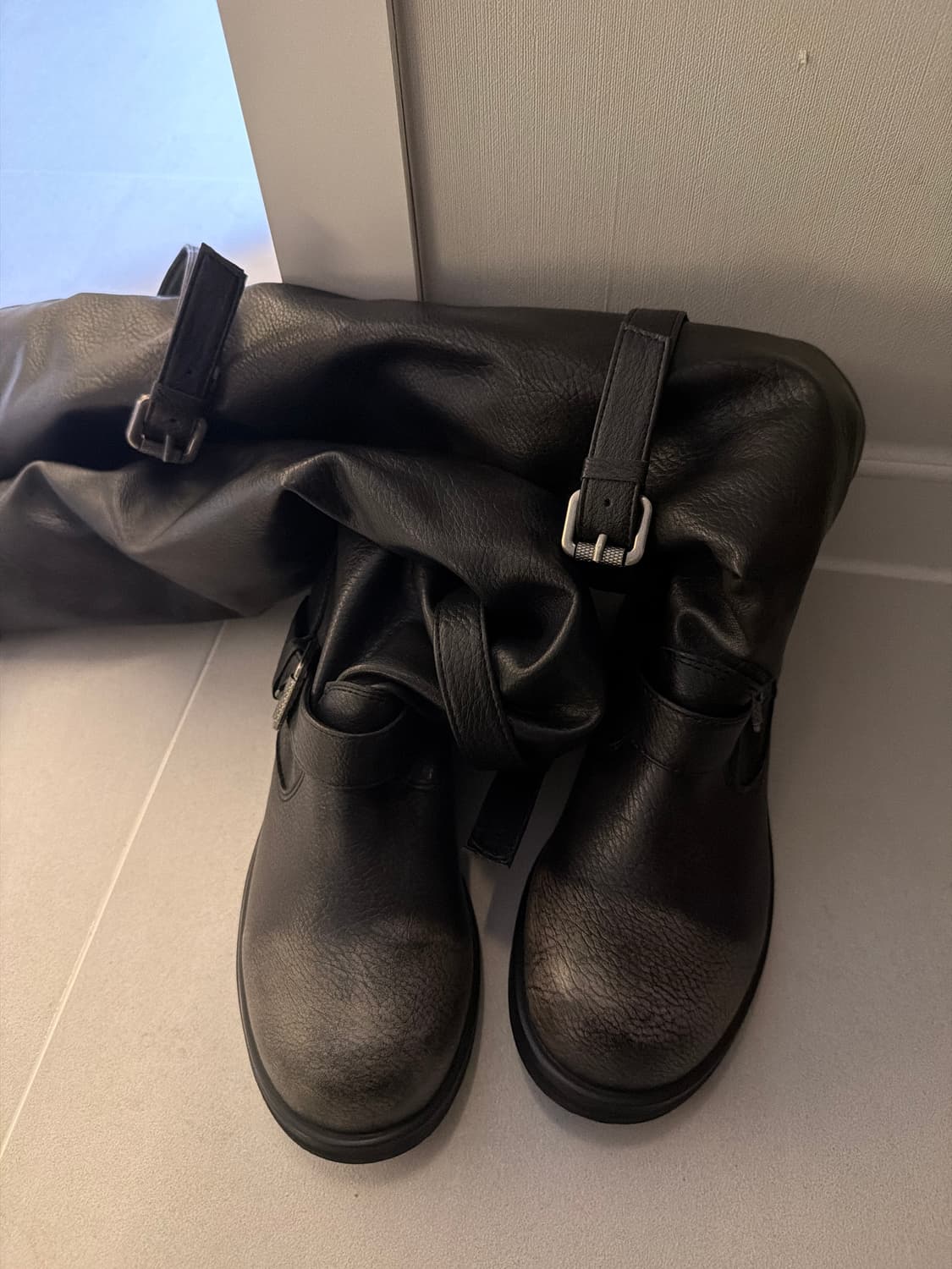 셔링 버클 롱 레더 부츠 새상품 상품이미지2