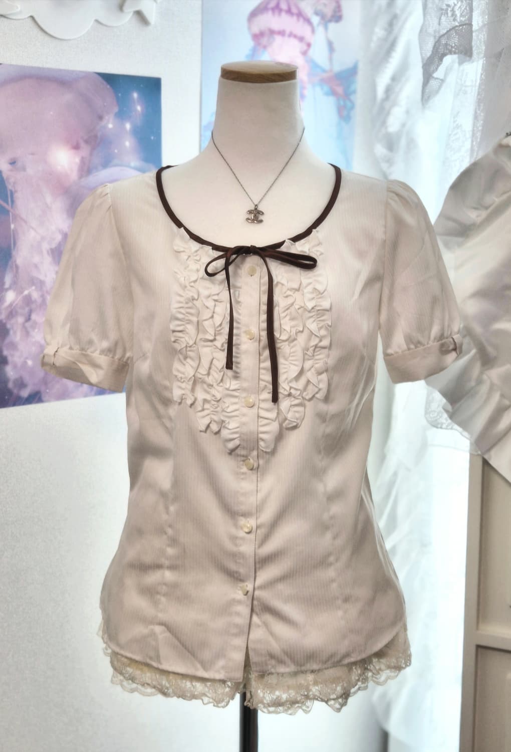 라떼맛 리본 스트라이프 핀턱 프릴 블라우스 라떼갸루 히메갸루 상품이미지1