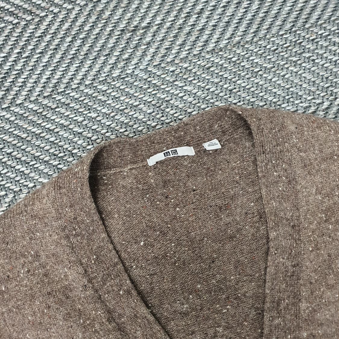 유니클로 브이넥 니트 가디건 남자105 상품이미지2