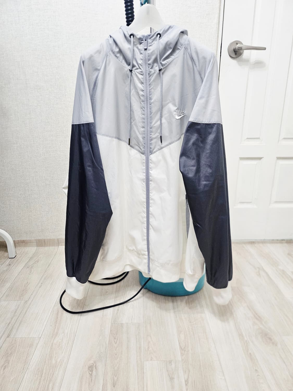 (115)3XL☆초대장급☆나이키 윈드러너[그레이화이트] 우븐자켓 바람막이 상품이미지1