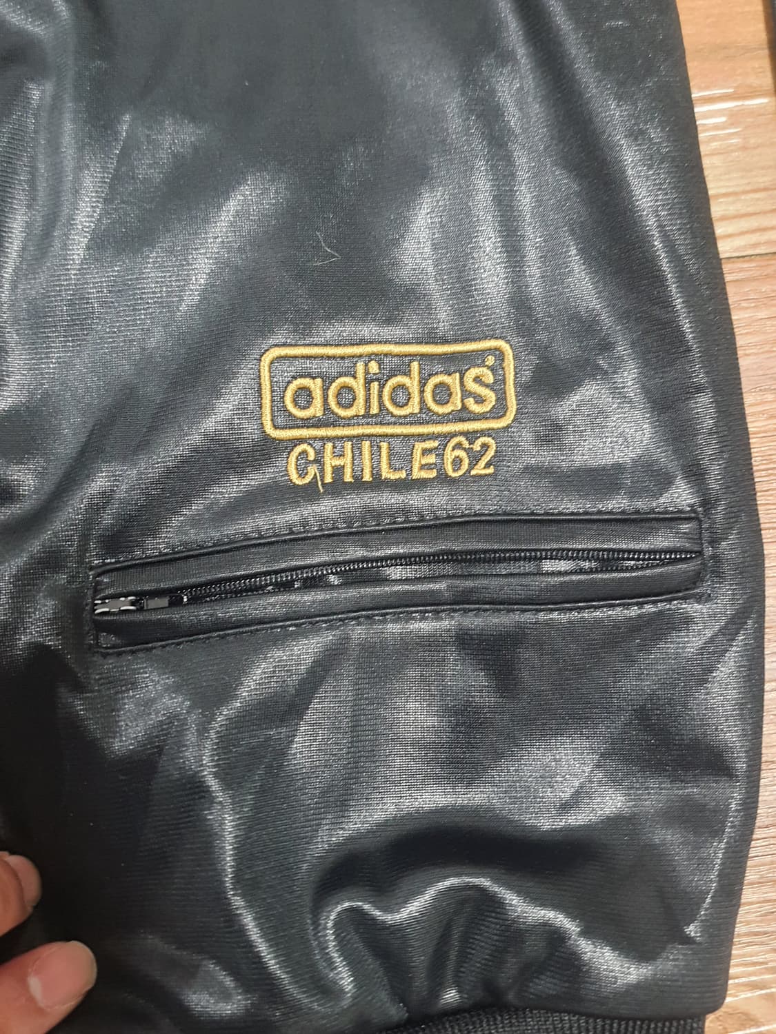 아디다스 칠레62 유광 블랙 금장 트랙탑 S 상품이미지4