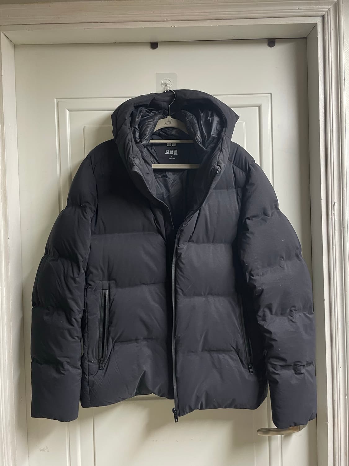 유니클로 심리스 다운 파카 상품이미지1