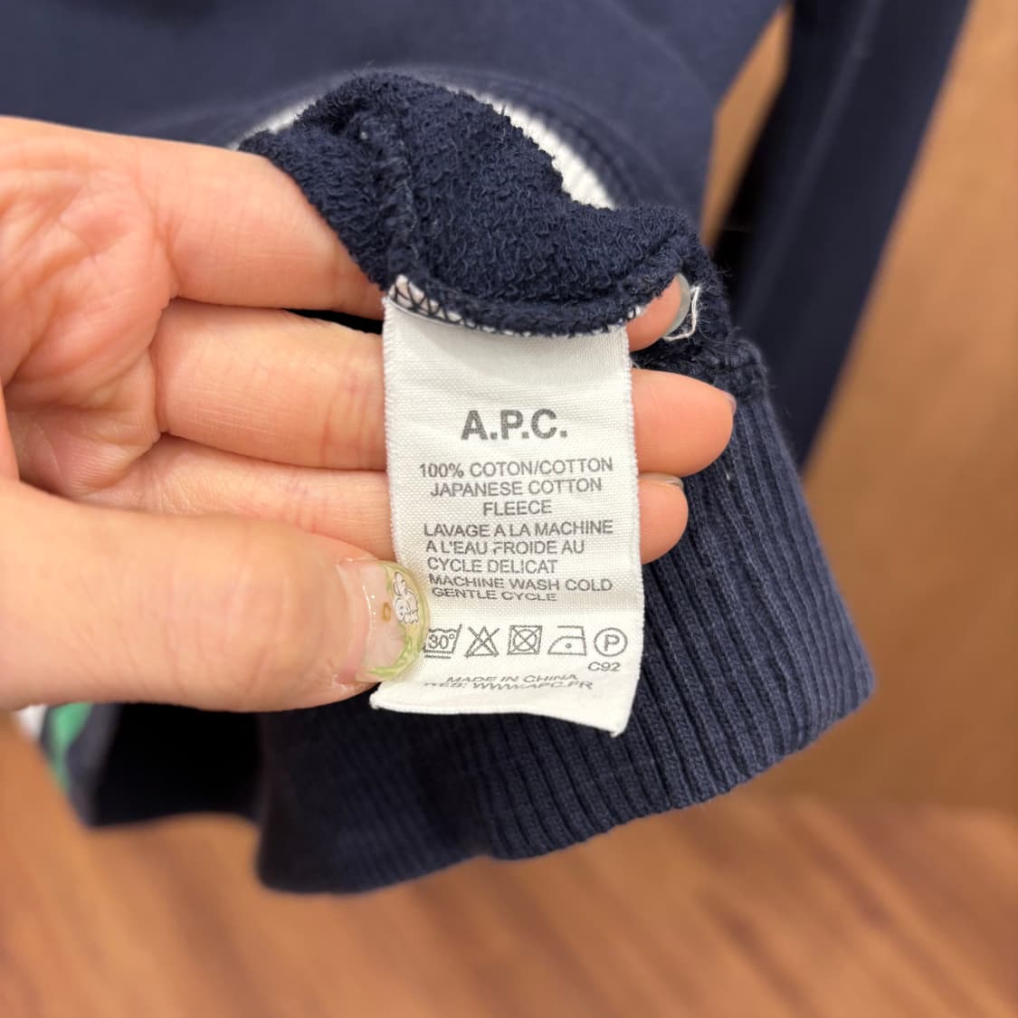 아페쎄 브이넥 코튼 플리스 긴팔 맨투맨 스트라이프 리브 디테일 네이비 상품이미지7