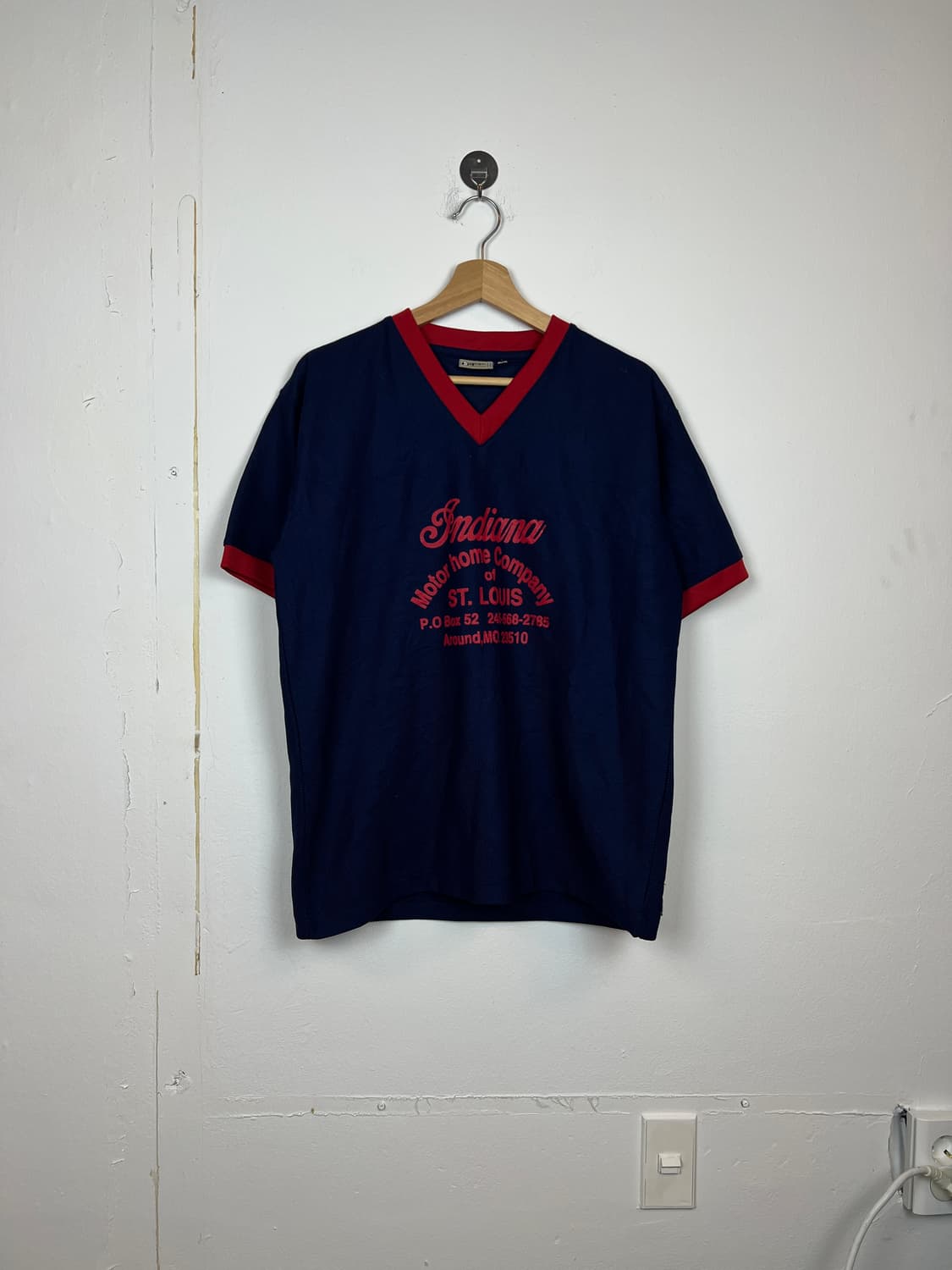 T203 DOGCIGAR 네이비/레드 인디애나 V넥 반팔 티셔츠 M 상품이미지1