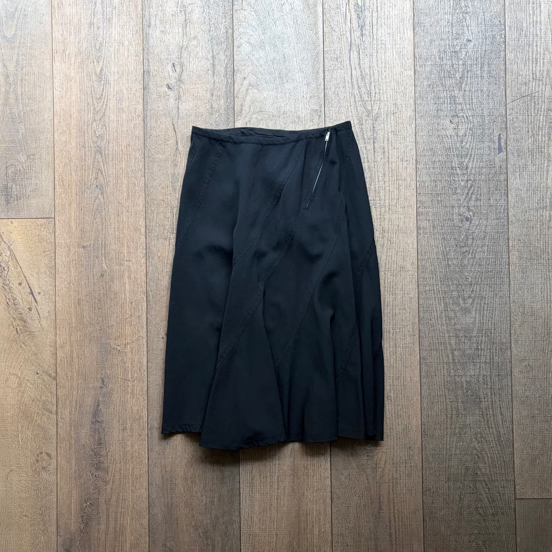 Diagonal Cuttingline Flare Skirt 상품이미지1
