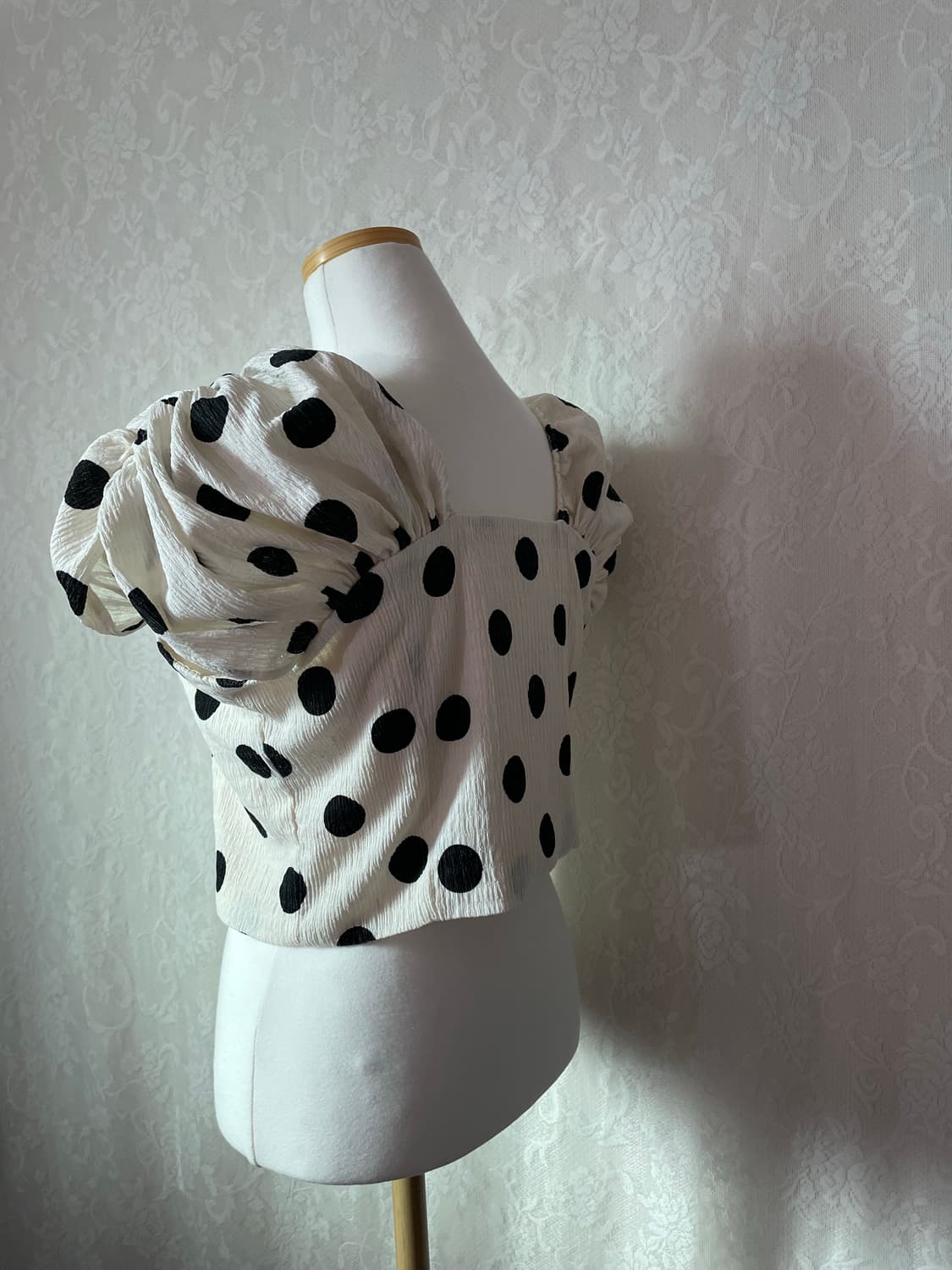 도트 퍼프 스모크 크롭 블라우스 상품이미지3