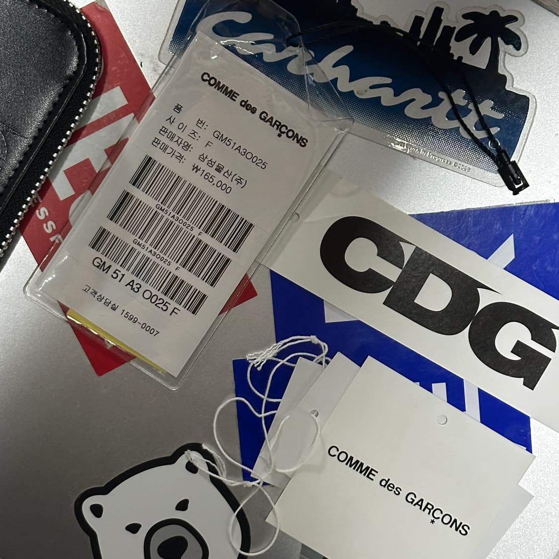 꼼데가르송 CDG 엠보스 지갑 블랙 상품이미지4