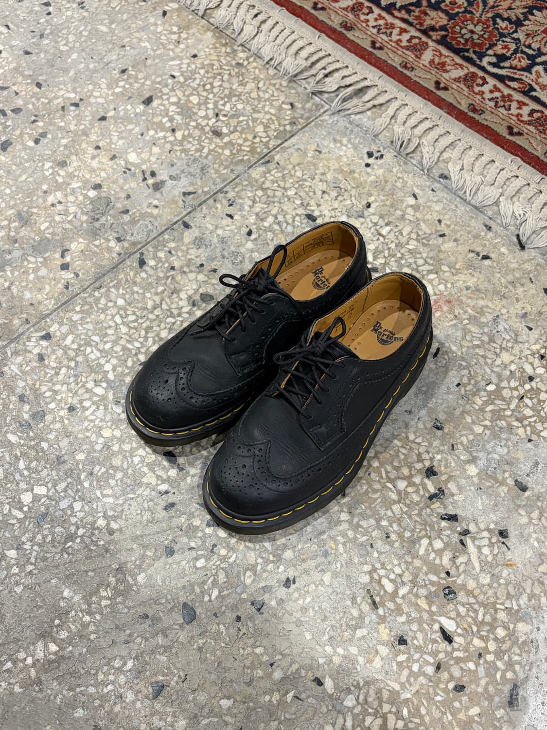 닥터마틴 윙팁 블랙 상품이미지1