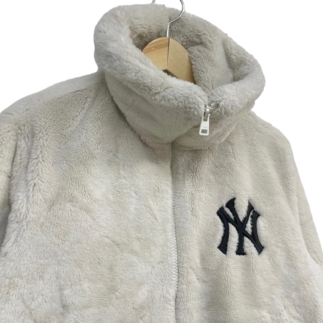 MLB 스탠드넥 양키즈 빅 로고 퍼 후리스 자켓 상품이미지4