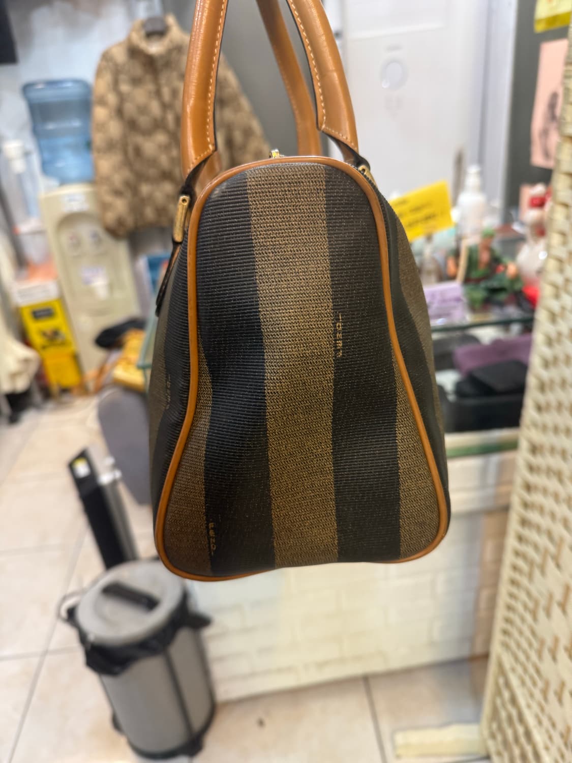 정품 펜디 페퀸 보스턴백 팝니다 상품이미지5