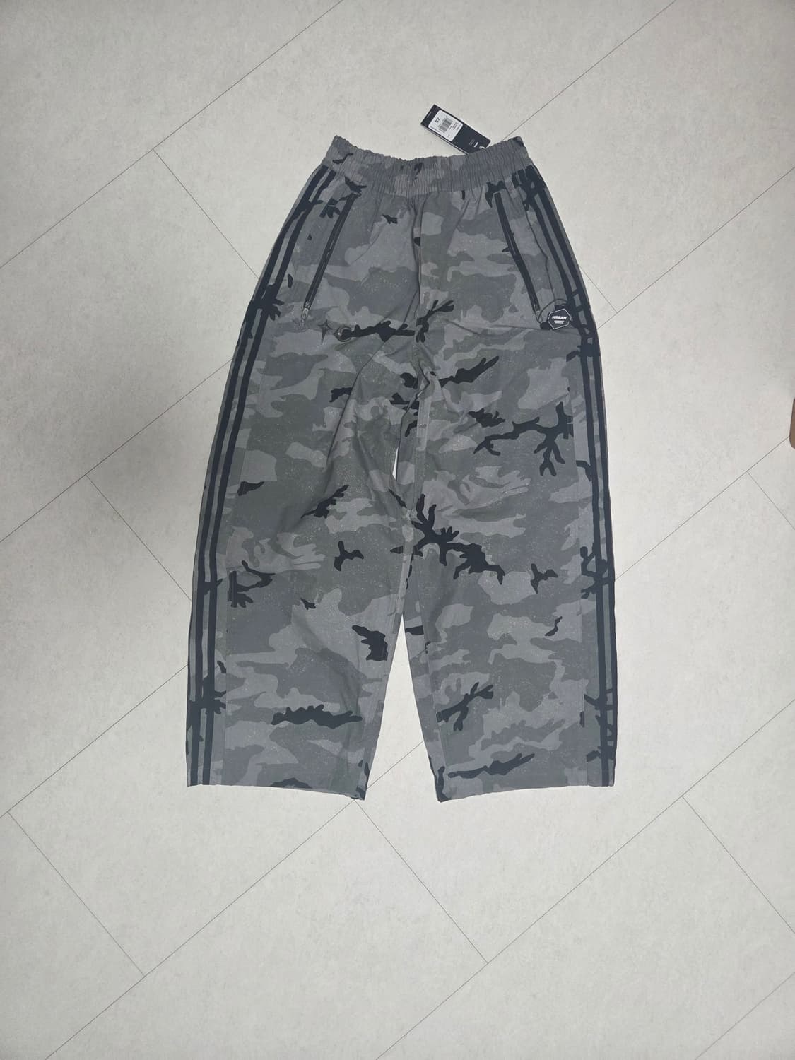 아디다스 X 떠그클럽 카모 트랙 팬츠 xs 새상품 상품이미지3