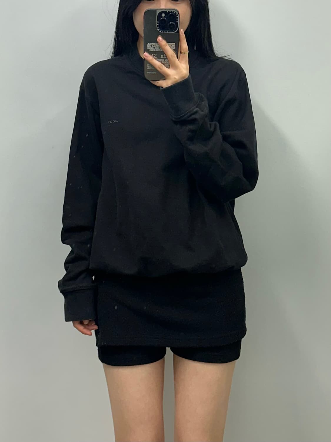 우영미 스퀘어 라벨 블랙 스웻트셔츠 맨투맨 상품이미지1