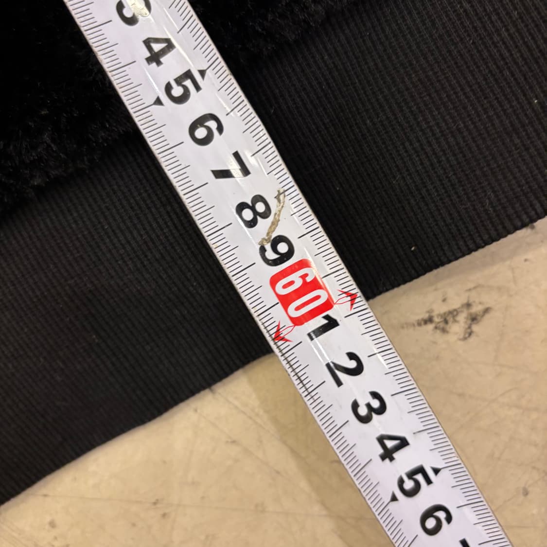 게스 페이크 퍼 빅로고 맨투맨 상품이미지4