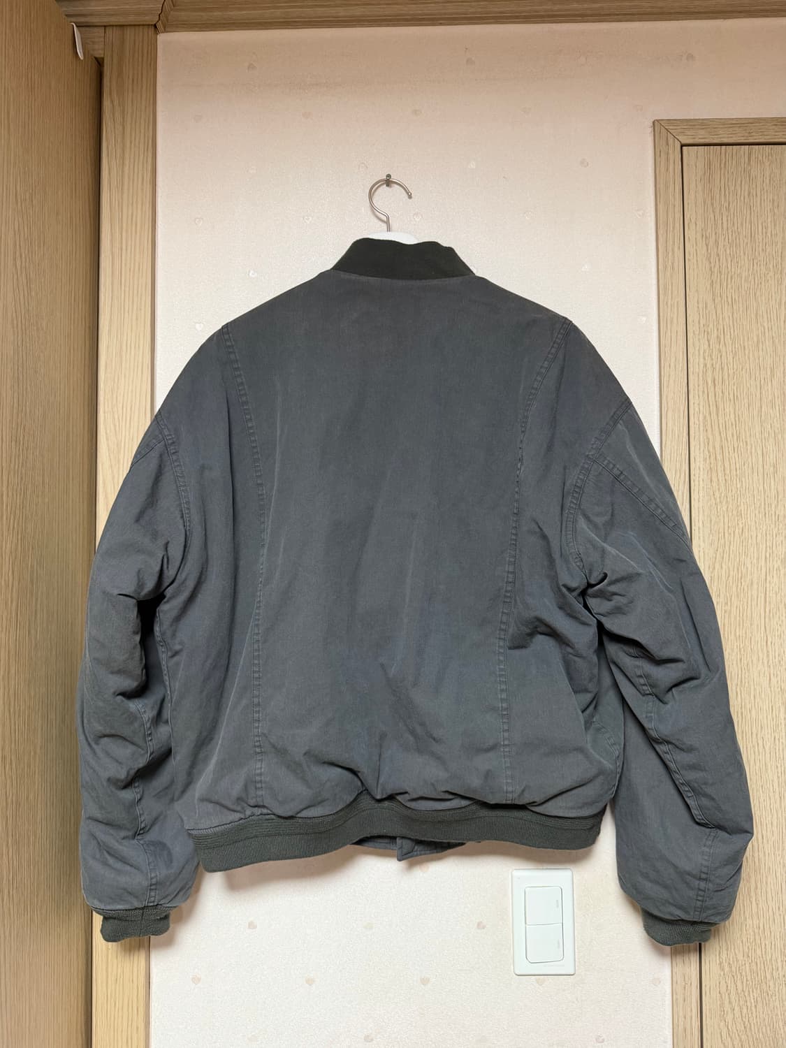 [2]엔벨로프 큐네토 봄버 차콜 상품이미지2