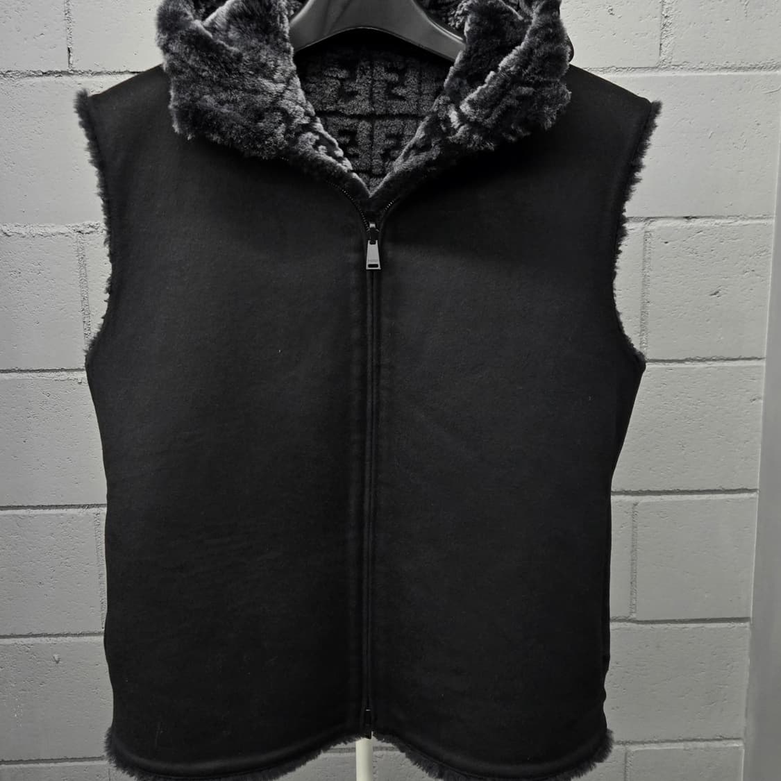 펜디 FF 모노그램 모피 양가죽 리버서블 양면 후드 조끼 52 상품이미지3