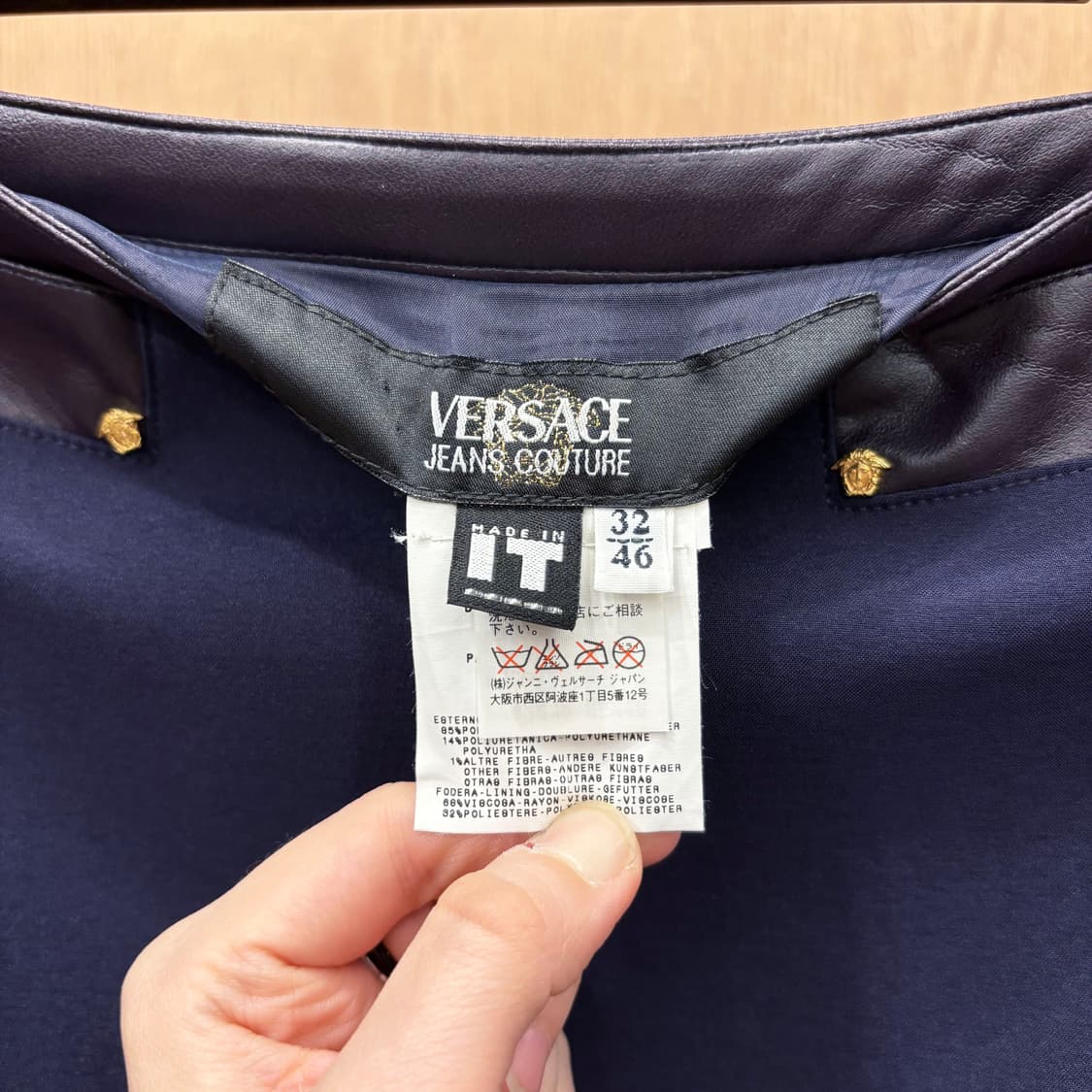 베르사체 펜슬 스커트 허리 블랙 레더 트리밍 골드 장식 디테일 네이비 상품이미지7