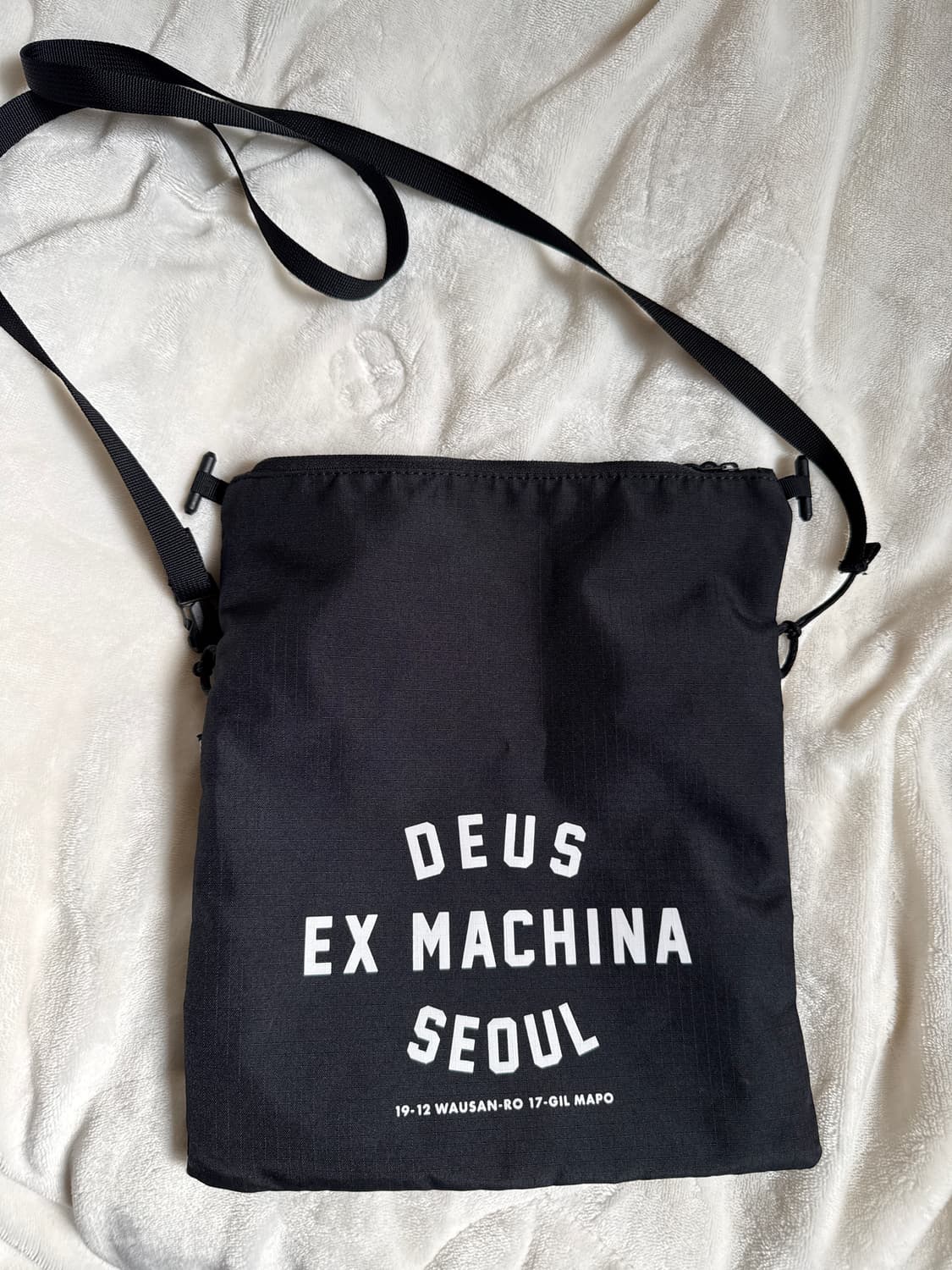 데우스x헬리녹스 크로스백 상품이미지1