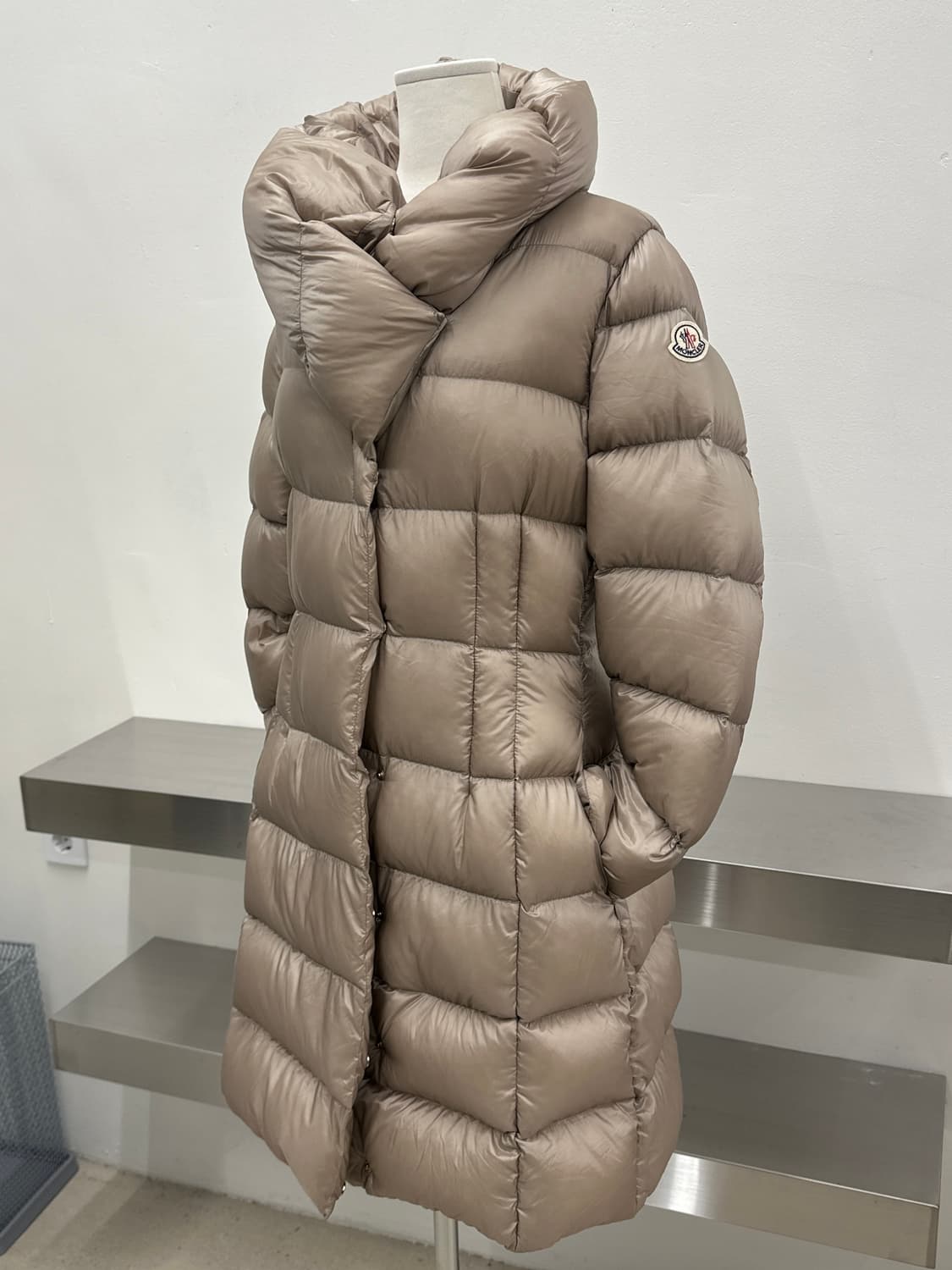 몽클레어 샴페인 골드 라베단 롱 다운 패딩  상품이미지1