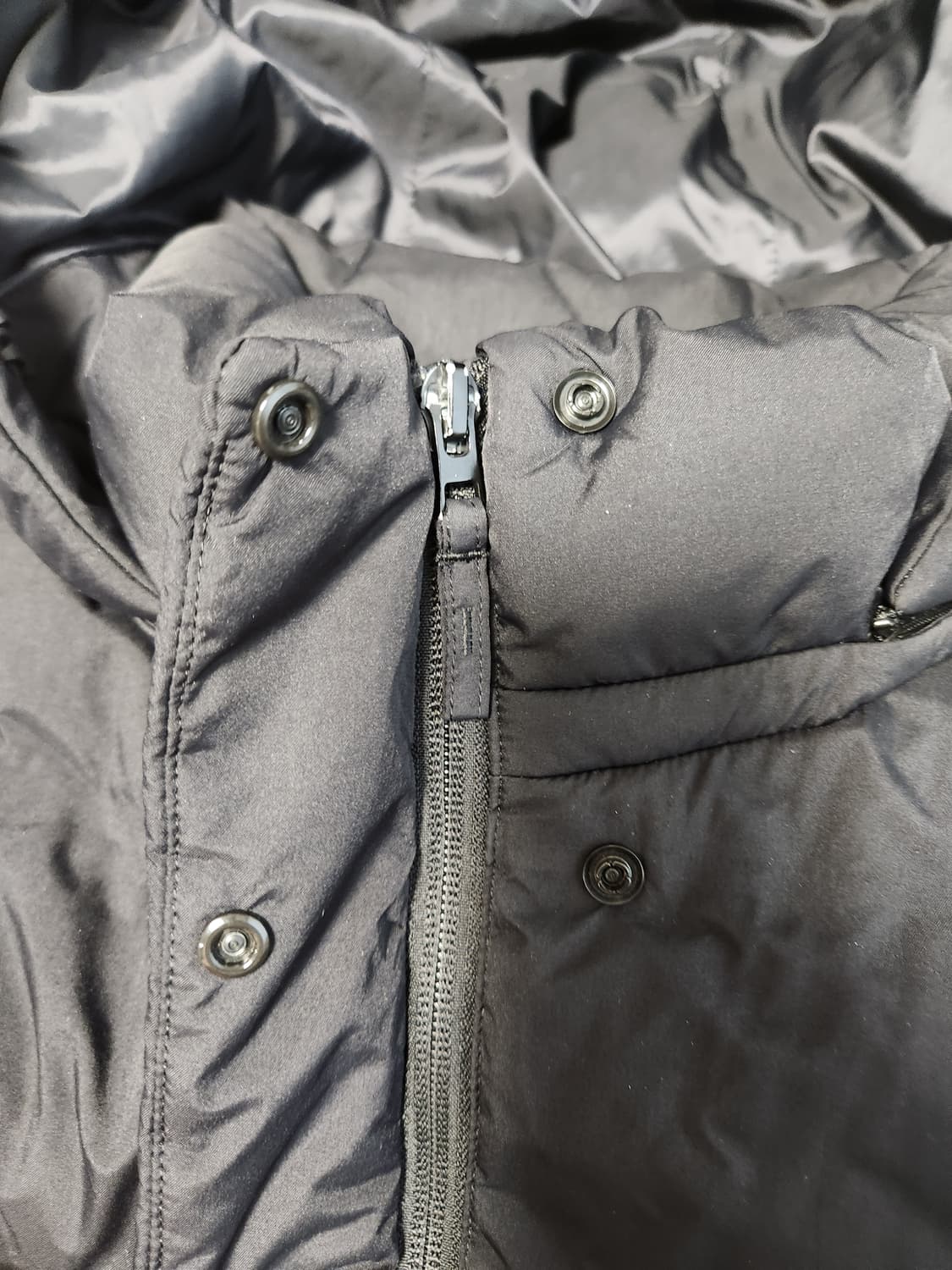 유니클로 덕다운 여성 롱패딩 사이즈L

지퍼 사용감 외에 오염하자없이 깨 상품이미지5