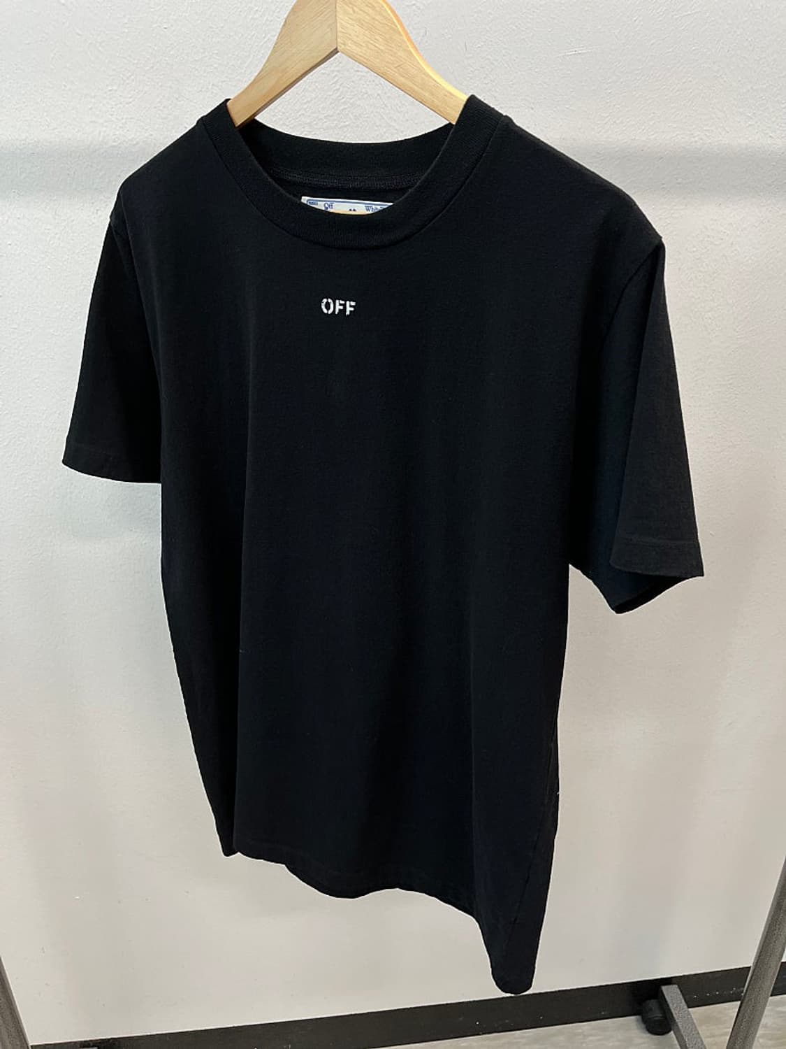 100) 오프화이트 에로우 반팔티  상품이미지1