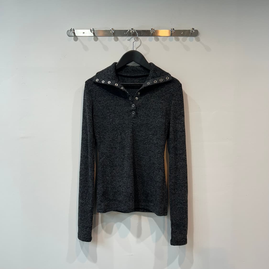 버튼 하이넥 롱 슬리브 상품이미지2