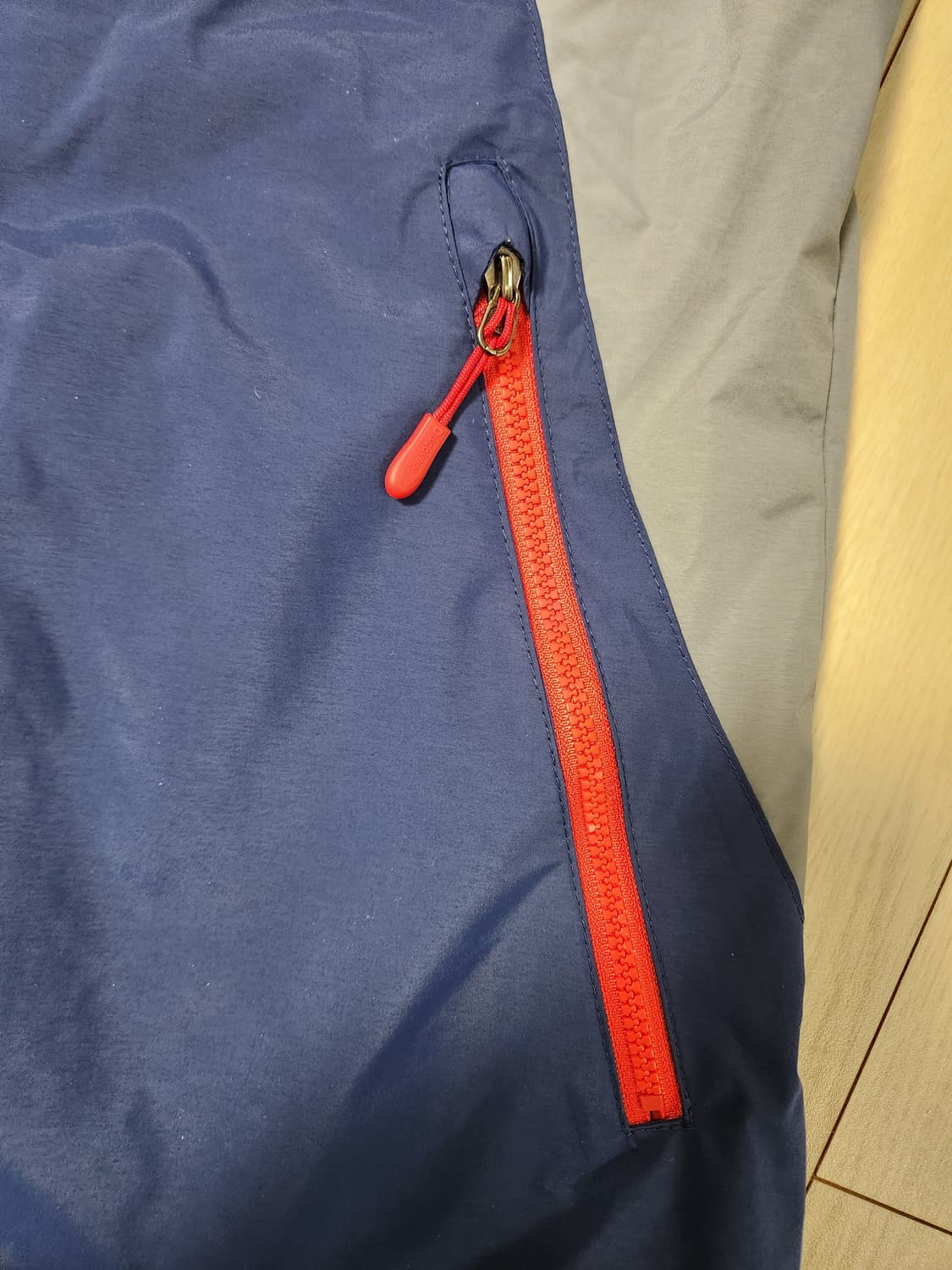 디스커버리 익스페디션 등산 바람막이 사이즈 90

새상품 처럼 오염 하자 상품이미지6