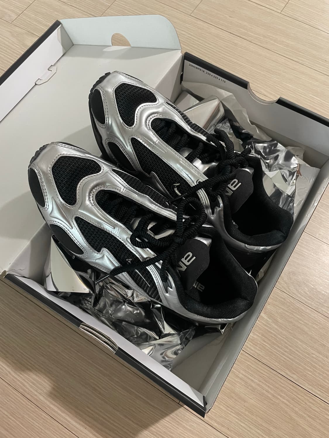 나이키에어맥스뮤즈 메탈릭 실버 상품이미지1