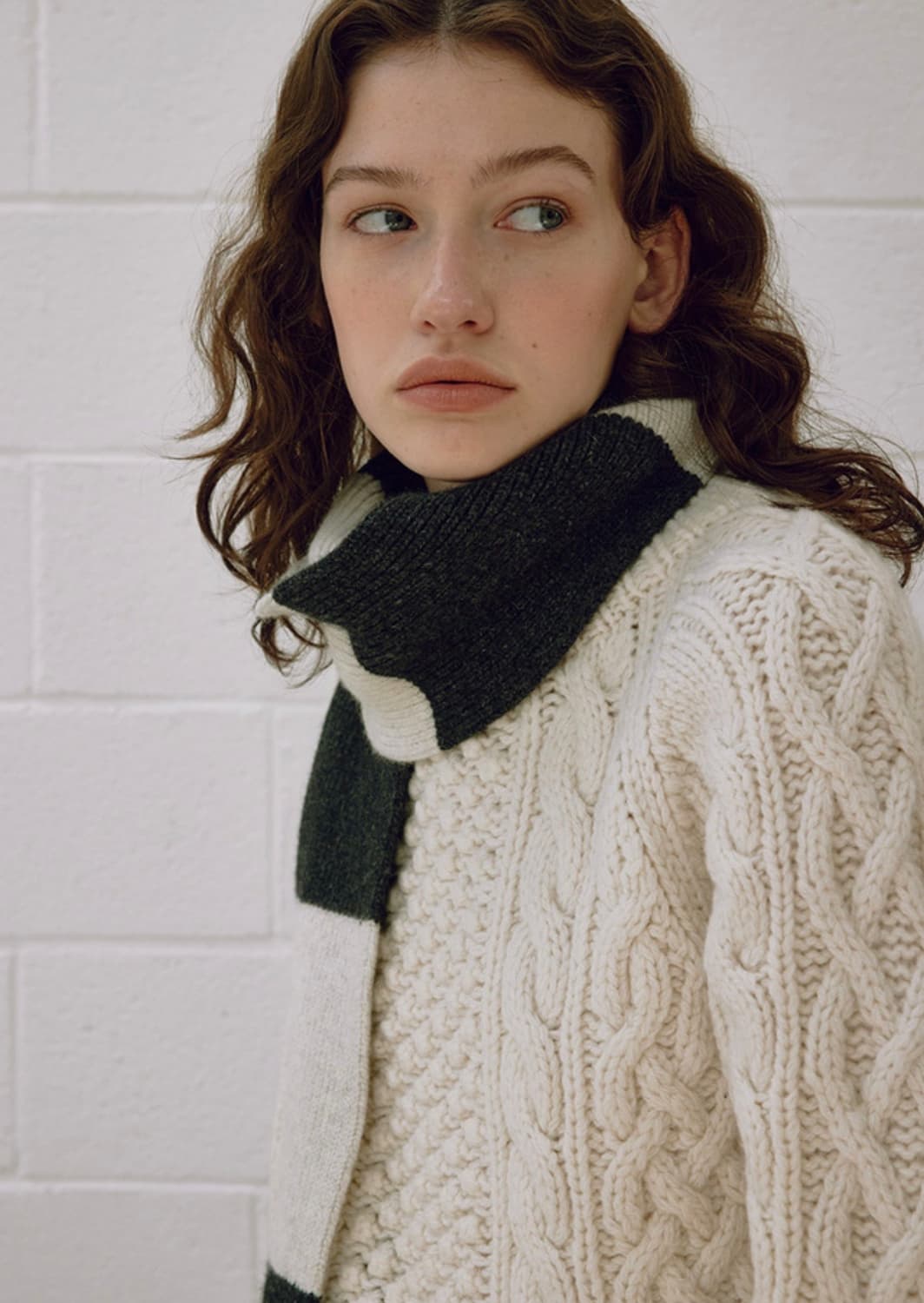 니틀리 knitly 라쿤 캐시미어 머플러 아이보리 차콜 상품이미지4