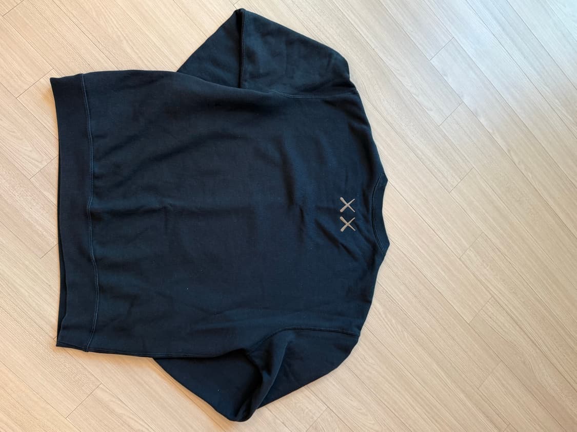 2XL 유니클로 UT 카우스 맨투맨 블랙 상품이미지2