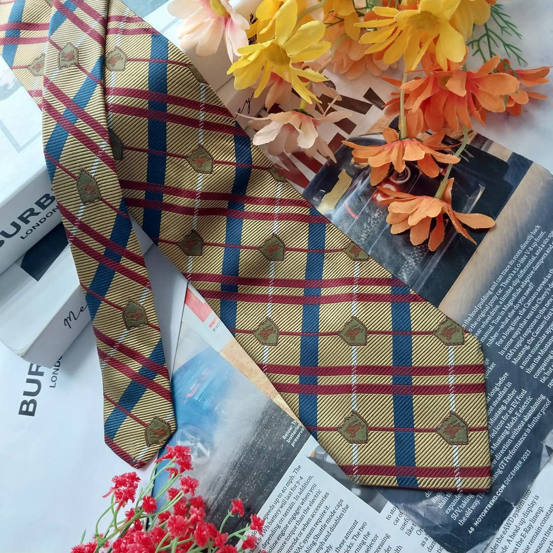 버버리 실크 골드 체크 기마사 로고 넥타이 9.8cm A등급 K2864
 상품이미지3