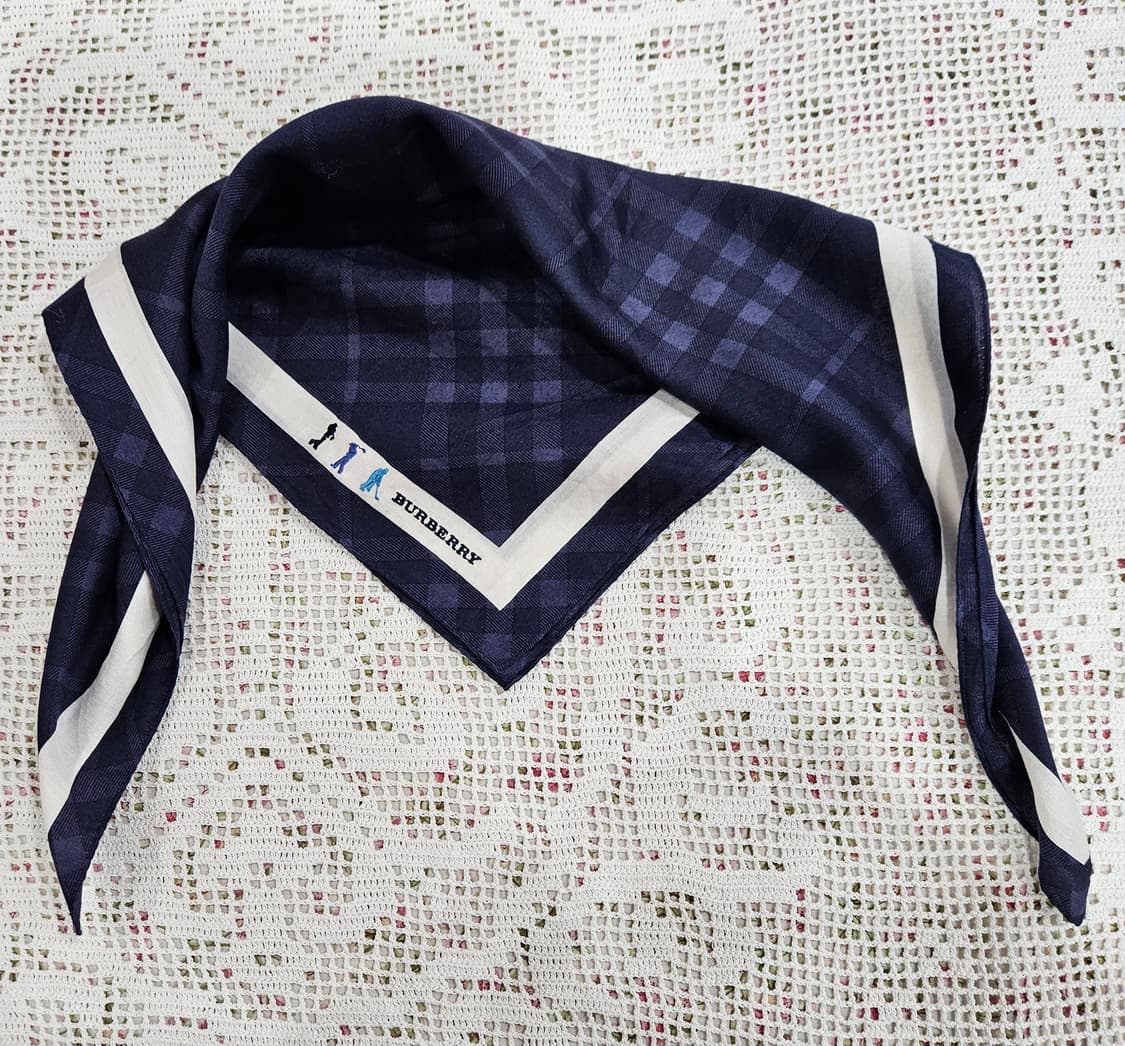 버버리(BURBERRY) 다크네이비 체크 손수건 상품이미지4