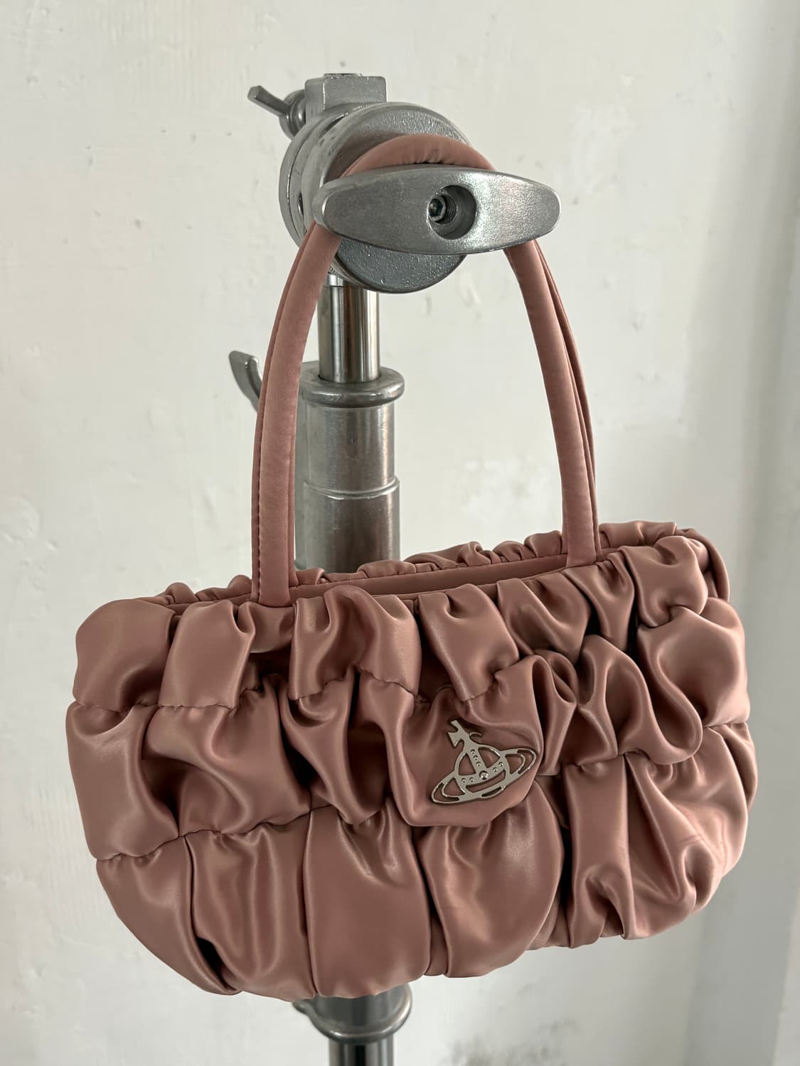 Vivienne Westwood 비비안웨스트우드 핑크 사라 셔링 백 상품이미지7