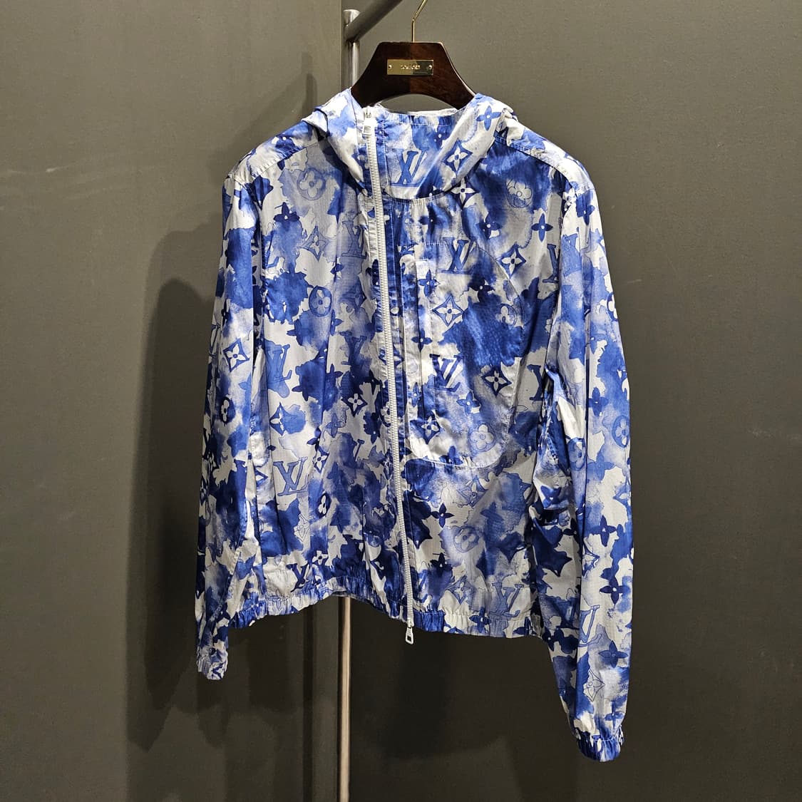 루이비통 한정 워터컬러 윈드브레이커 바람막이 자켓 상품이미지4